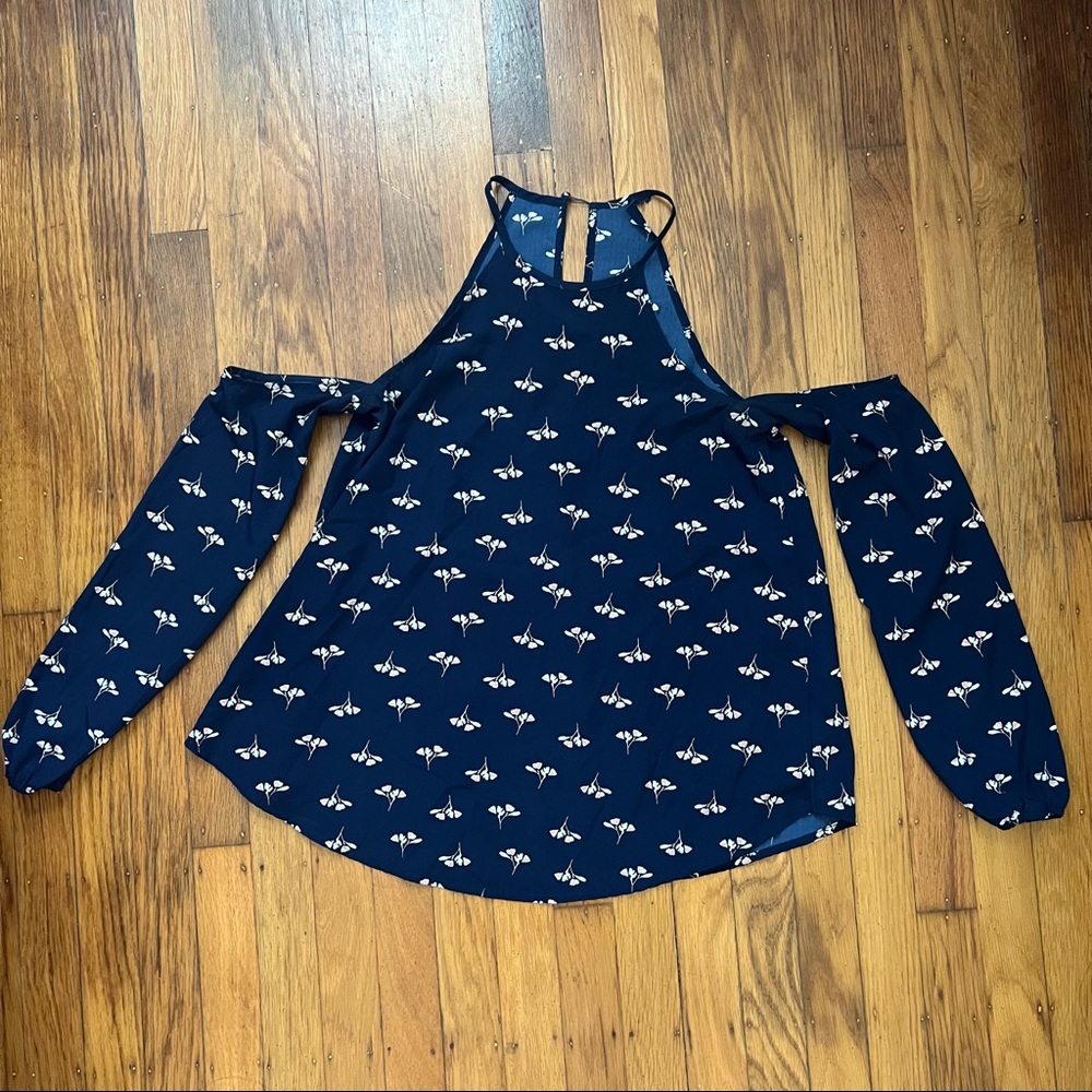 A&F Floral cold / open shoulder top
